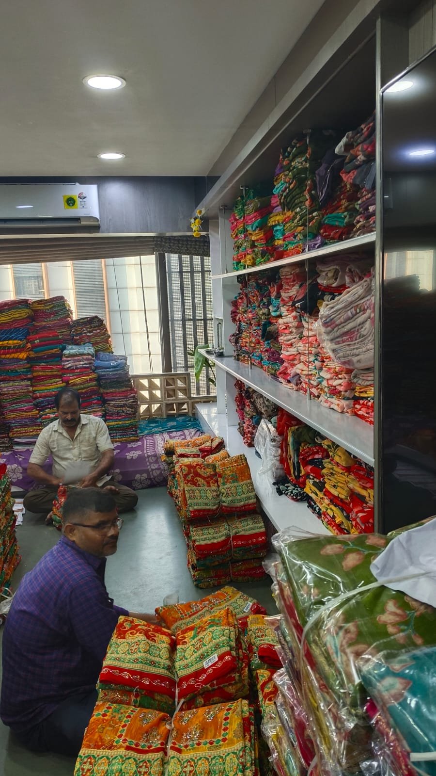 Fabric & Zari Quality Inspection Bay
